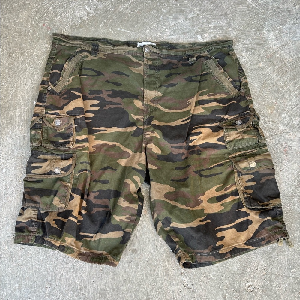 Free World Camouflage Camo Cargo 10 Pocket Shorts Men's Size 44x12